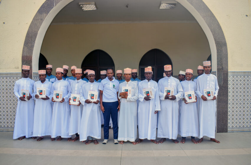 BILAL MUSLIM MISSION OF TANZANIA YAGAWA TABLET KWA WANAFUNZI WAKE WA HAUZA TANGA NA DAR ES SALAAM.